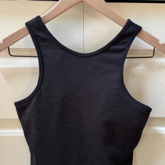 Lululemon Seamlessly Covered Ribbed Yoga Tank with built in bra Women’s size 6 - Picture 4 of 11
